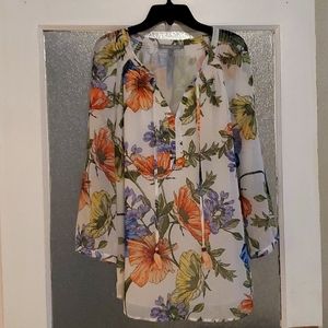 Danielrainn size medium 3/4 sleeve floral blouse